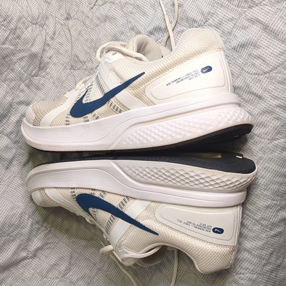 Men's Nike Run Swift 2 in the "Summit White/Valerian Blue" colorway.  - Picture 9 of 16